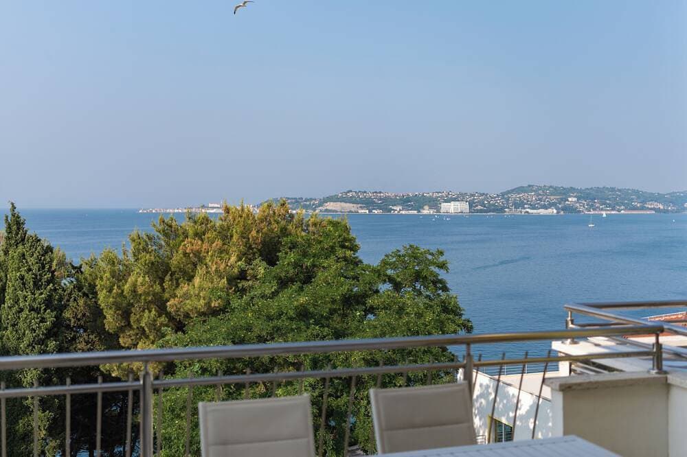 A two bedroom, sea view apartment in Skiper & Golf Resort Savudrija - Hortenzija 1