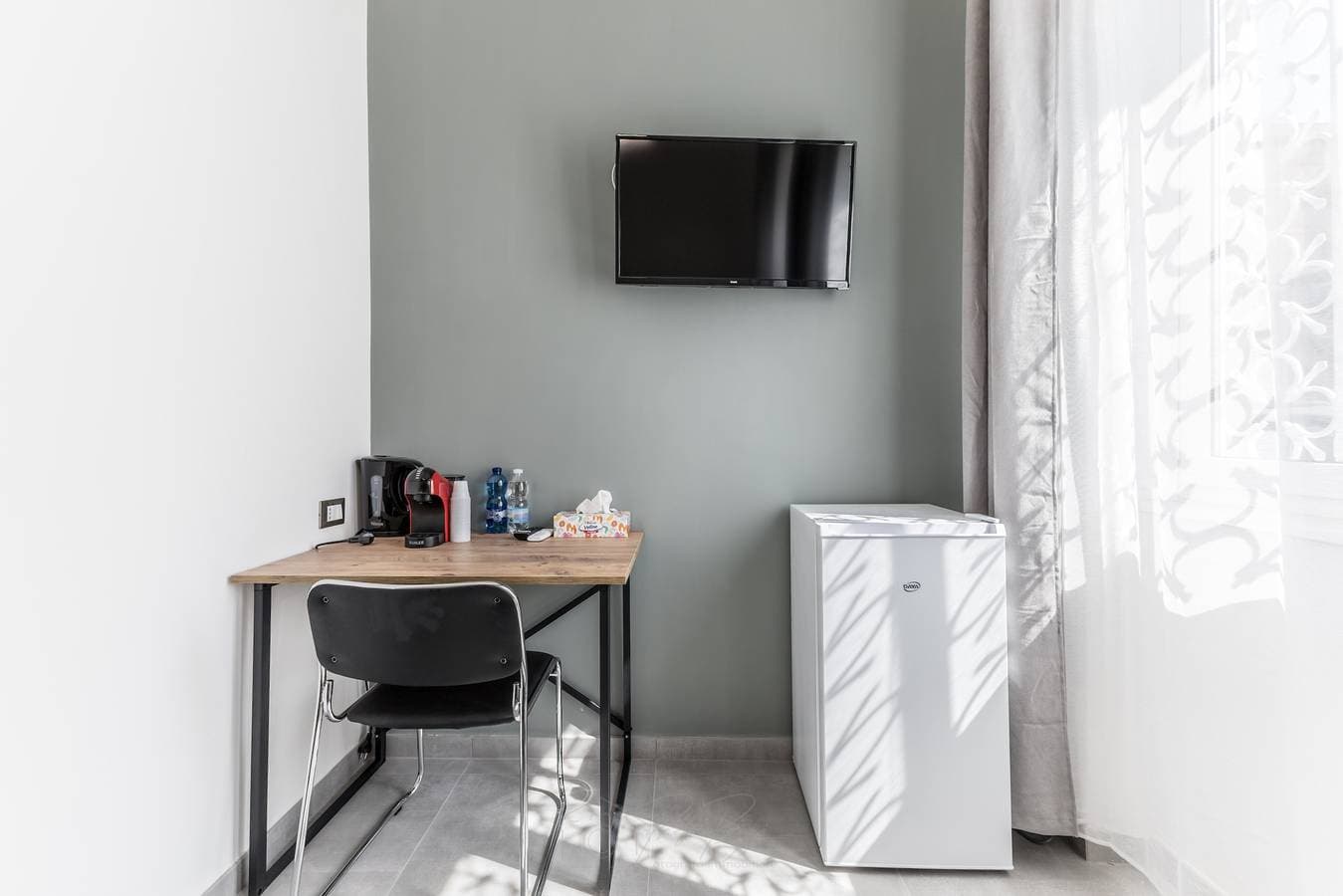 Foto 6 von 14: Zimmer 'Gordiani Guest House - Grey' mit WLAN und Klimaanlage