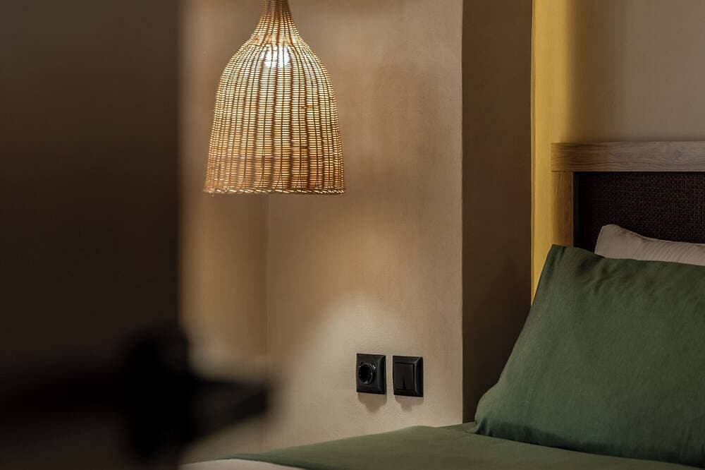 Foto 3 von 23: Rustic Boutique Retreat with Live Olive Tree, Parking and 1Gbps Fiber Internet