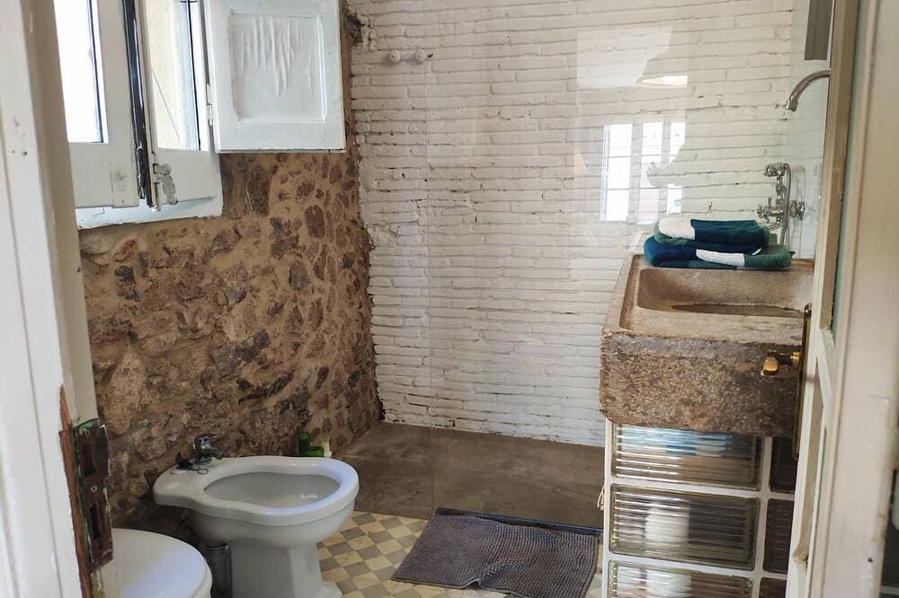 Foto 13 von 30: Loft Love, charming, cozy, comfortable, centrally located, king bed (2-4 pax).