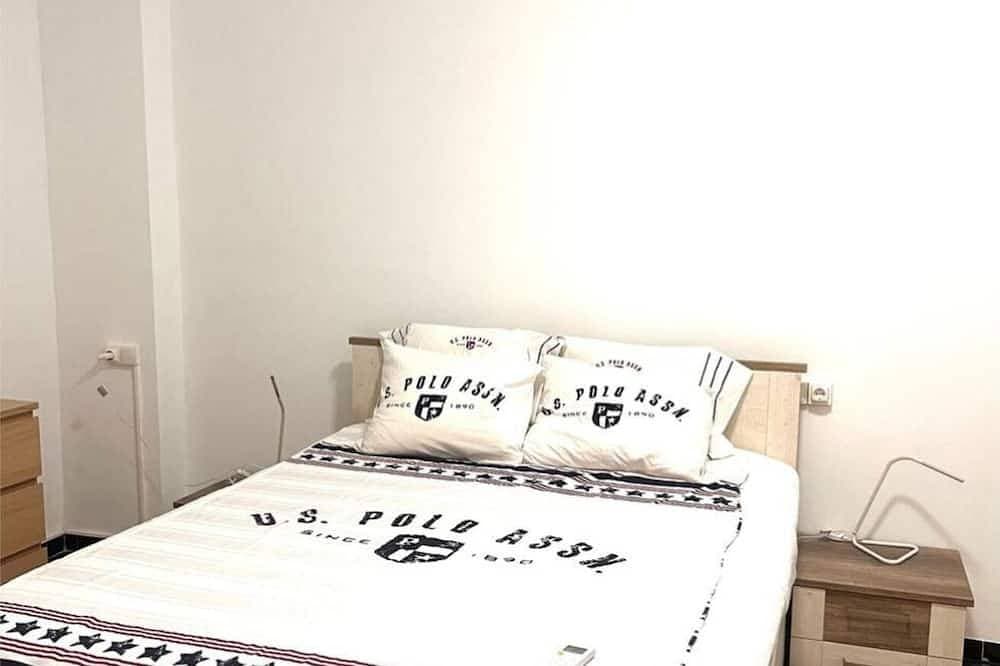 Foto 2 von 22: Cozy 2-bedroom apartment with WiFi, air-con and a  rooftop terrace with bbq.