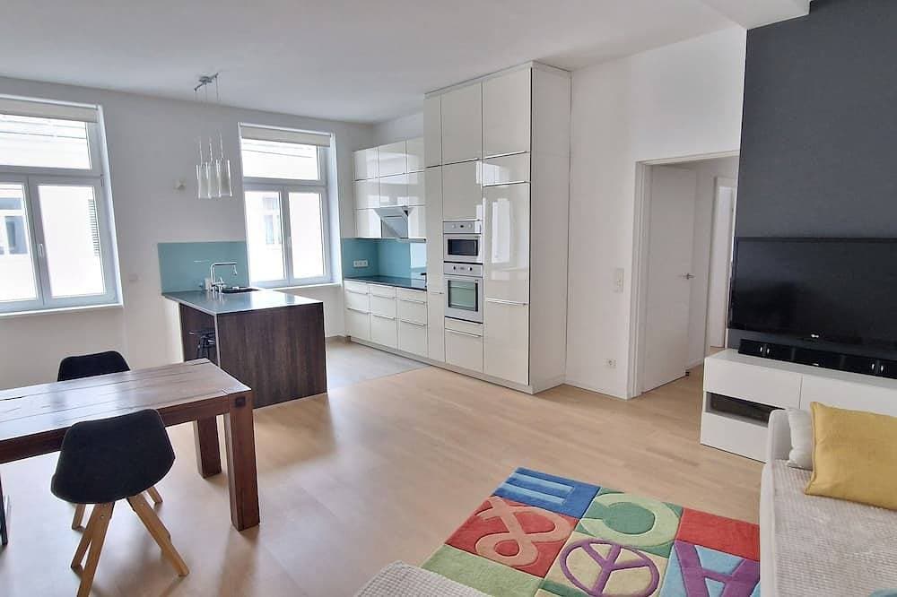 Moderne ca. 100 m² Altbauwohnung in zentraler Hofruhelage! 1