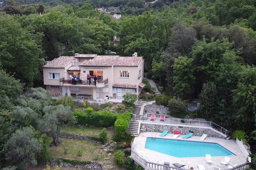 Foto 10 von 18: Schöne Villa an der französischen Riviera Pool und Terrasse