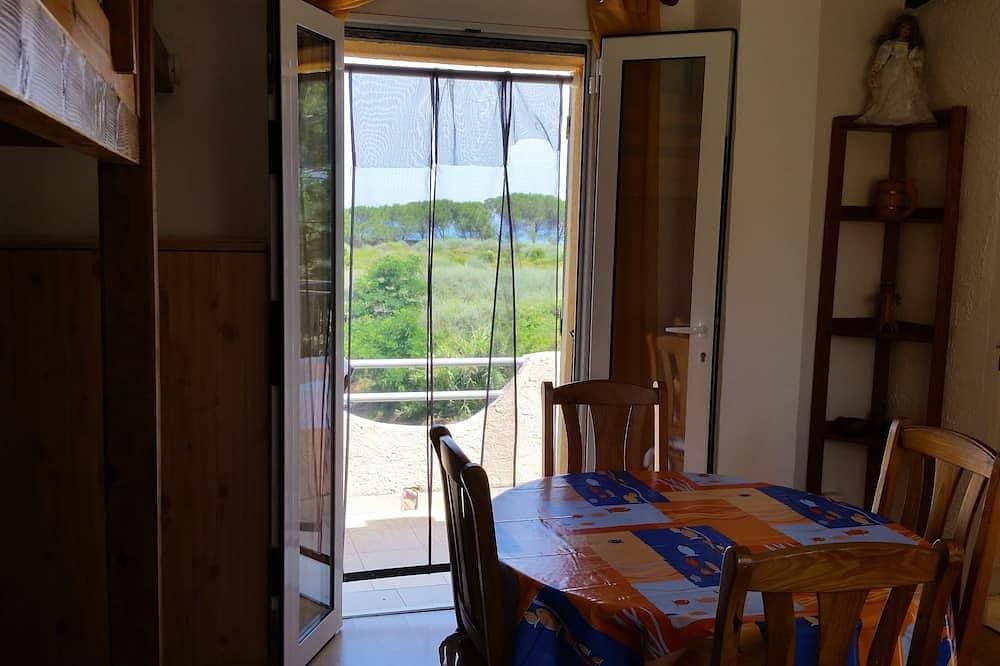 Mini Villa direct access to the sea 150 m, Courtyard, WIFI, Parking, closed garage 1