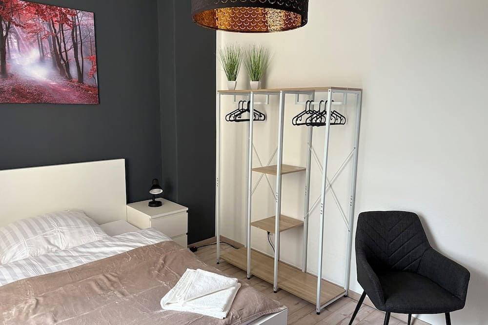 Foto 4 von 30: Modern eingerichtete 3 Zimmer Wohnung Blick auf den Park Balkon und Aufzug