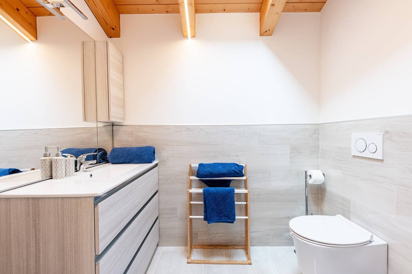 Foto 11 von 28: Zimmer 'Elena' mit Gemeinschaftspool, WLAN und Klimaanlage