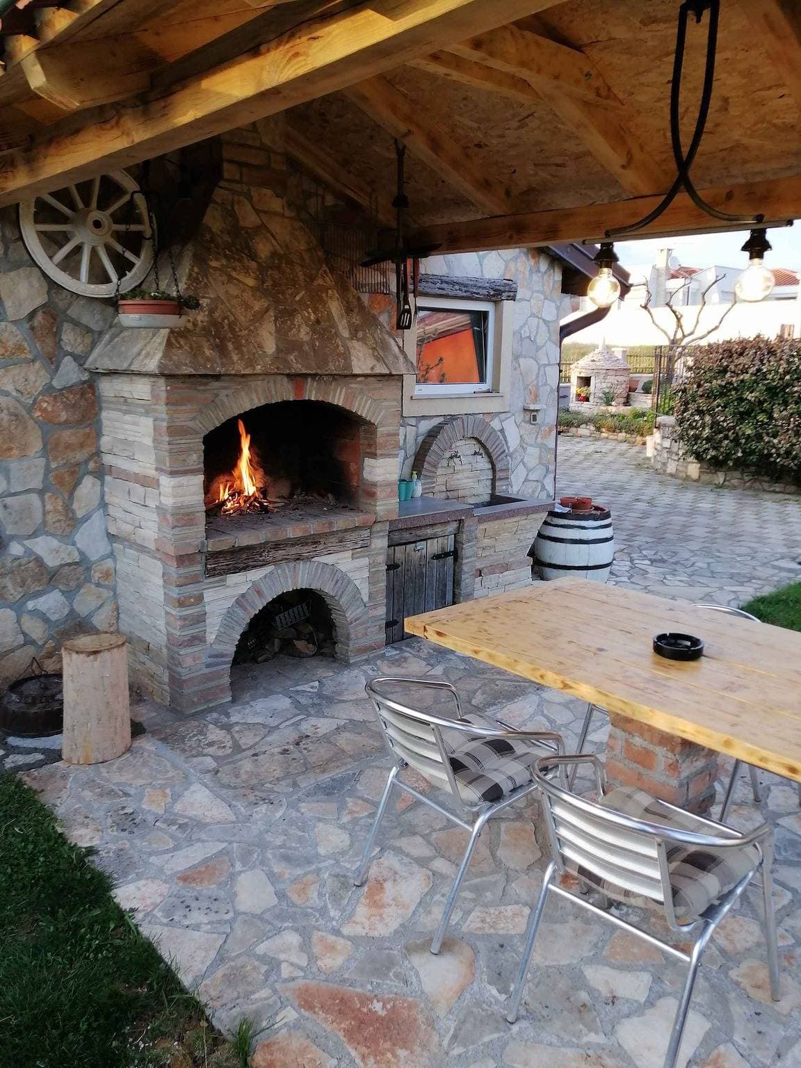 Foto 10 von 36: Ferienhaus mit Klimaanlage, Terrasse und Whirlpool