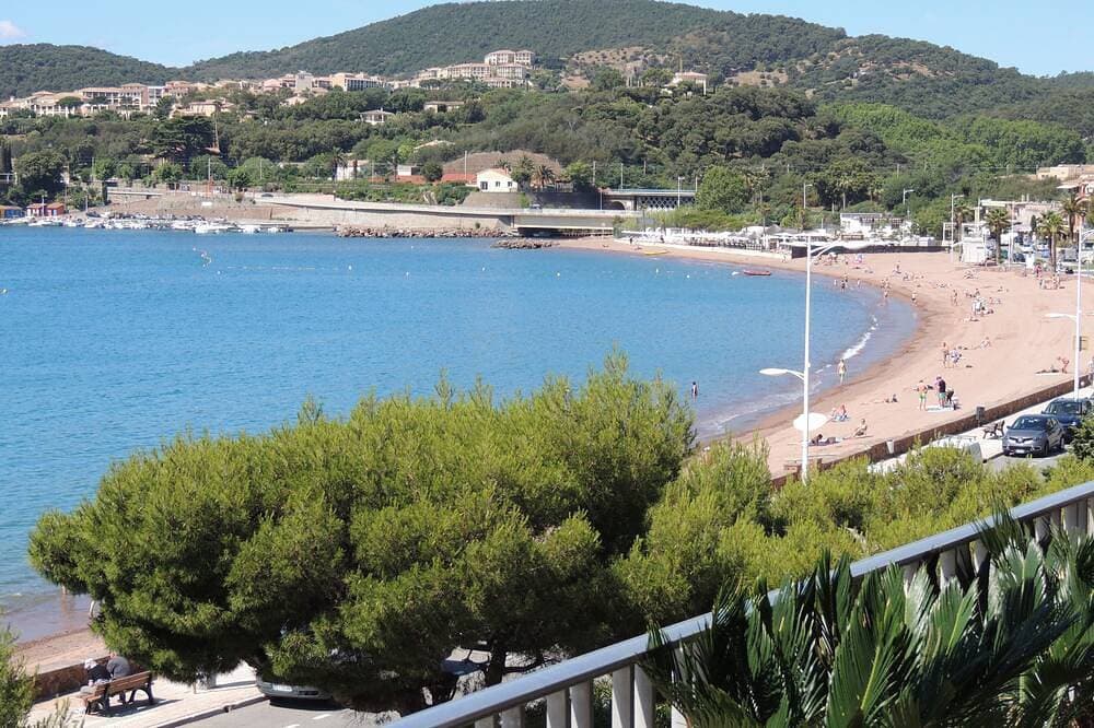 Foto 10 von 11: Privileged location for this beautiful seafront apartment