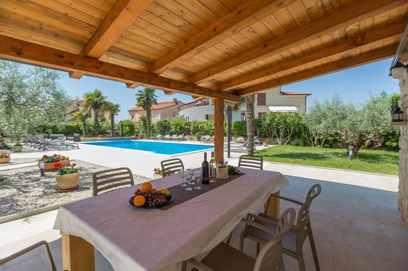 Foto 5 von 26: Mediterranes Apartment mit 60m2 Pool, BBQ-Bereich, Liegen, Waschmaschine