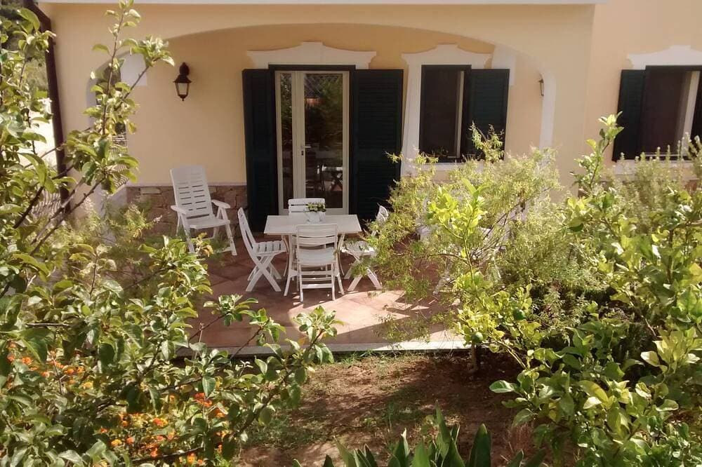 Charmantes frei stehendes Haus für den Urlaub \"totale Entspannung\" in Sos Alinos, Sardinien 1