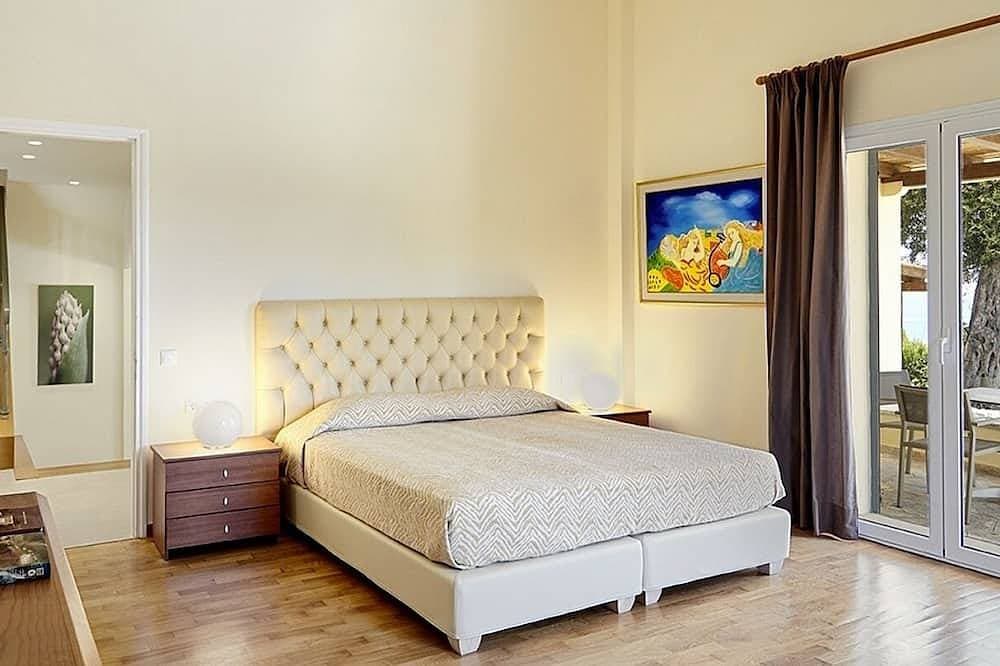 Foto 3 von 24: Geräumige Villa, Meerblick, Infinity-Pool, Whirlpool, Fitnessraum, Dampfbad 10 Minuten zu Fuß zum Kommeno Beach!