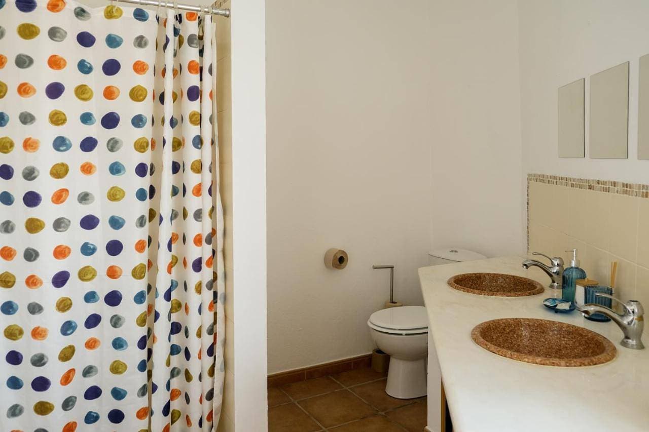 Foto 10 von 11: Double Room with Private Bathroom