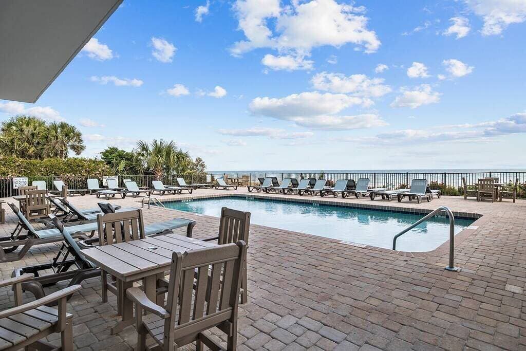 Foto 10 von 46: Renovated Condo with Gorgeous Ocean Views