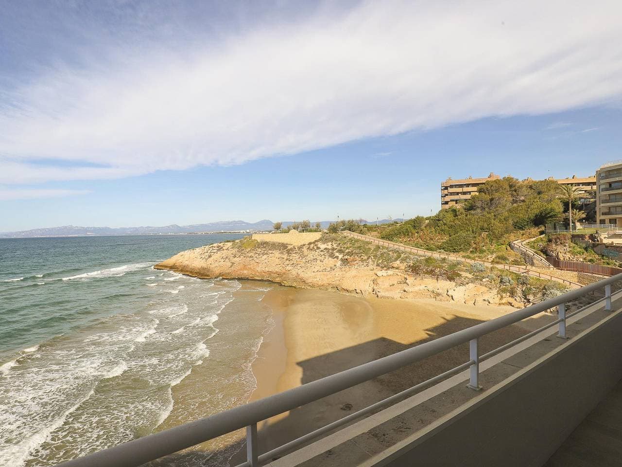 Foto 9 von 28: Salou: Évasion de Rêve Face à la Mer avec Terrasse, Piscine et Parking Privé