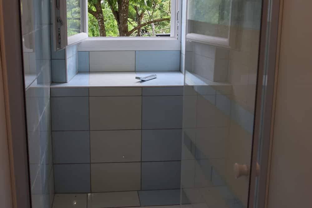 Foto 6 von 20: Large apartment 5 minutes' walk from Joyeuse, its shops and famous market.