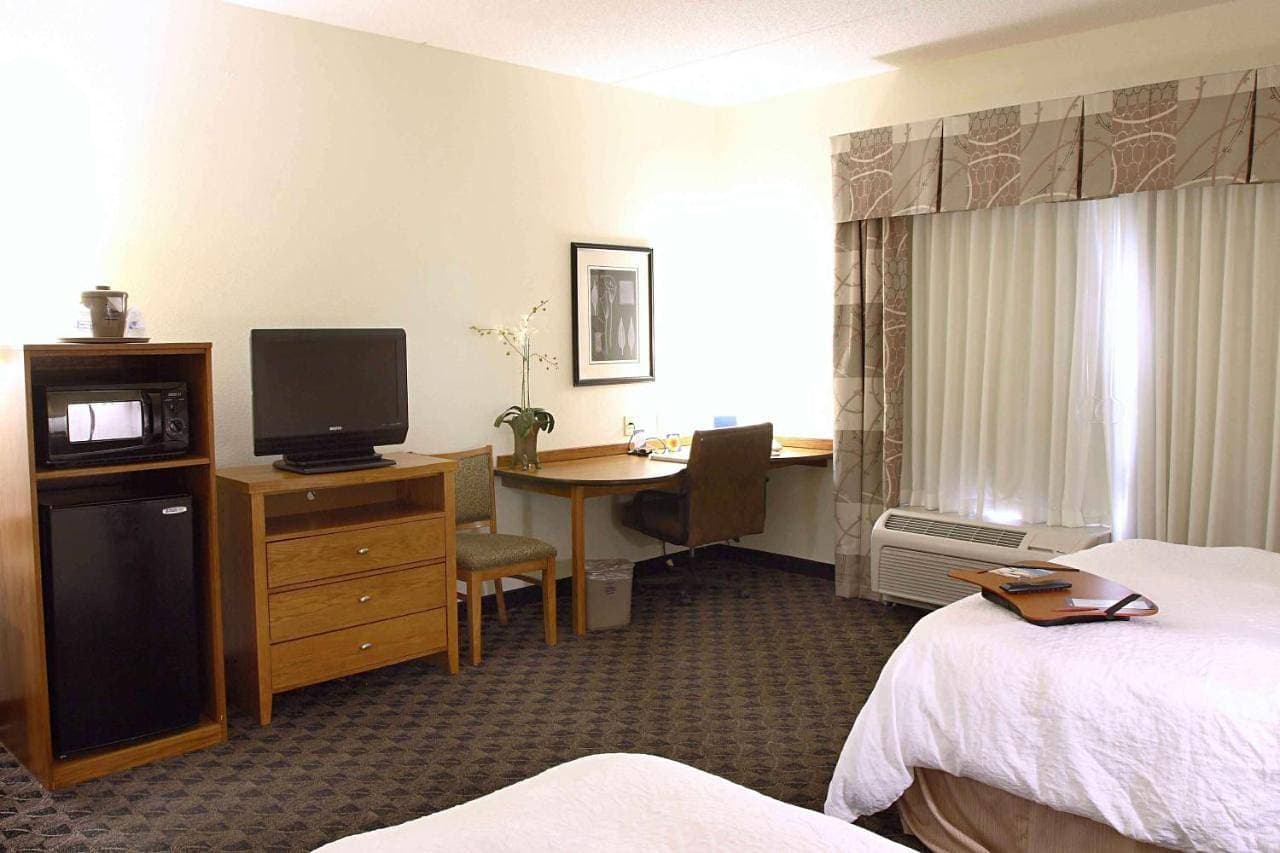 Foto 9 von 12: Room with Two Queen Beds - Non-Smoking