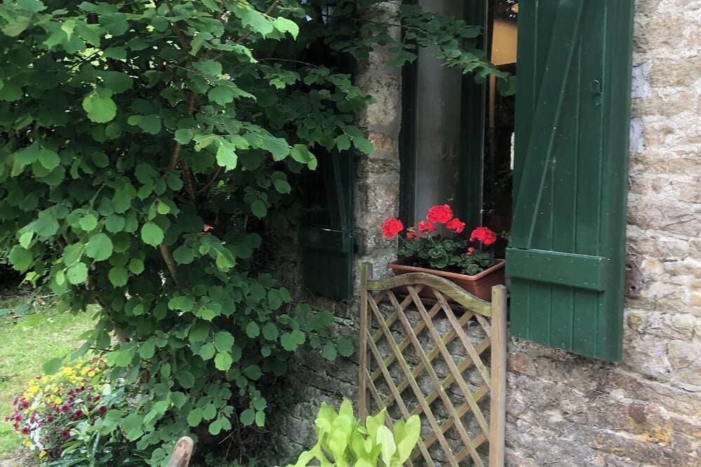 Foto 10 von 25: Beautiful Breton Barn with Pool 3 Bed, Sleeps 7. Great for groups or families
