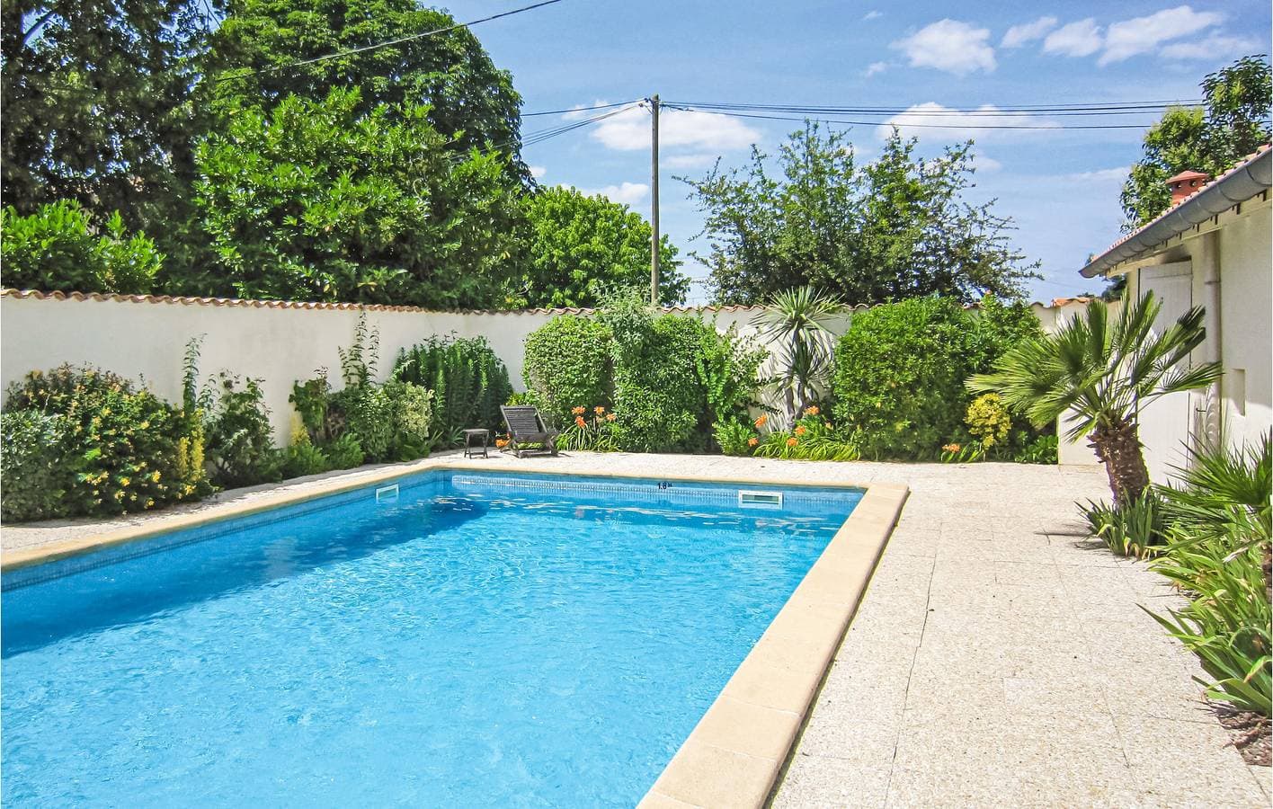 Foto 2 von 23: 300 sqft Apartment mit Doppelbett, Pool & Garten