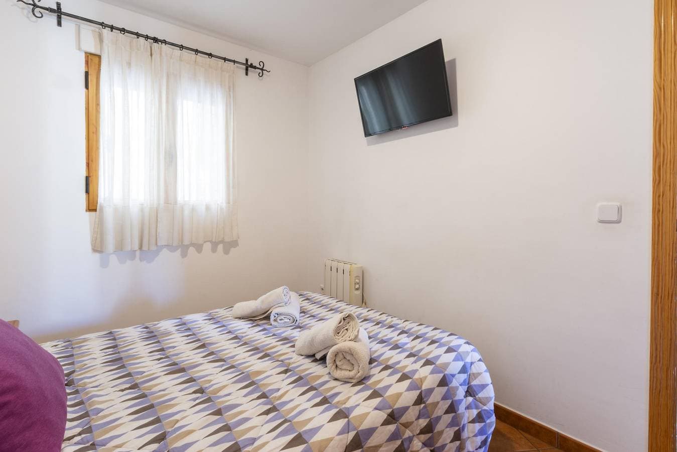 Foto 7 von 13: Carrebaix I - Schöne Wohnung mit Bergblick und kostenlosem WiFi.