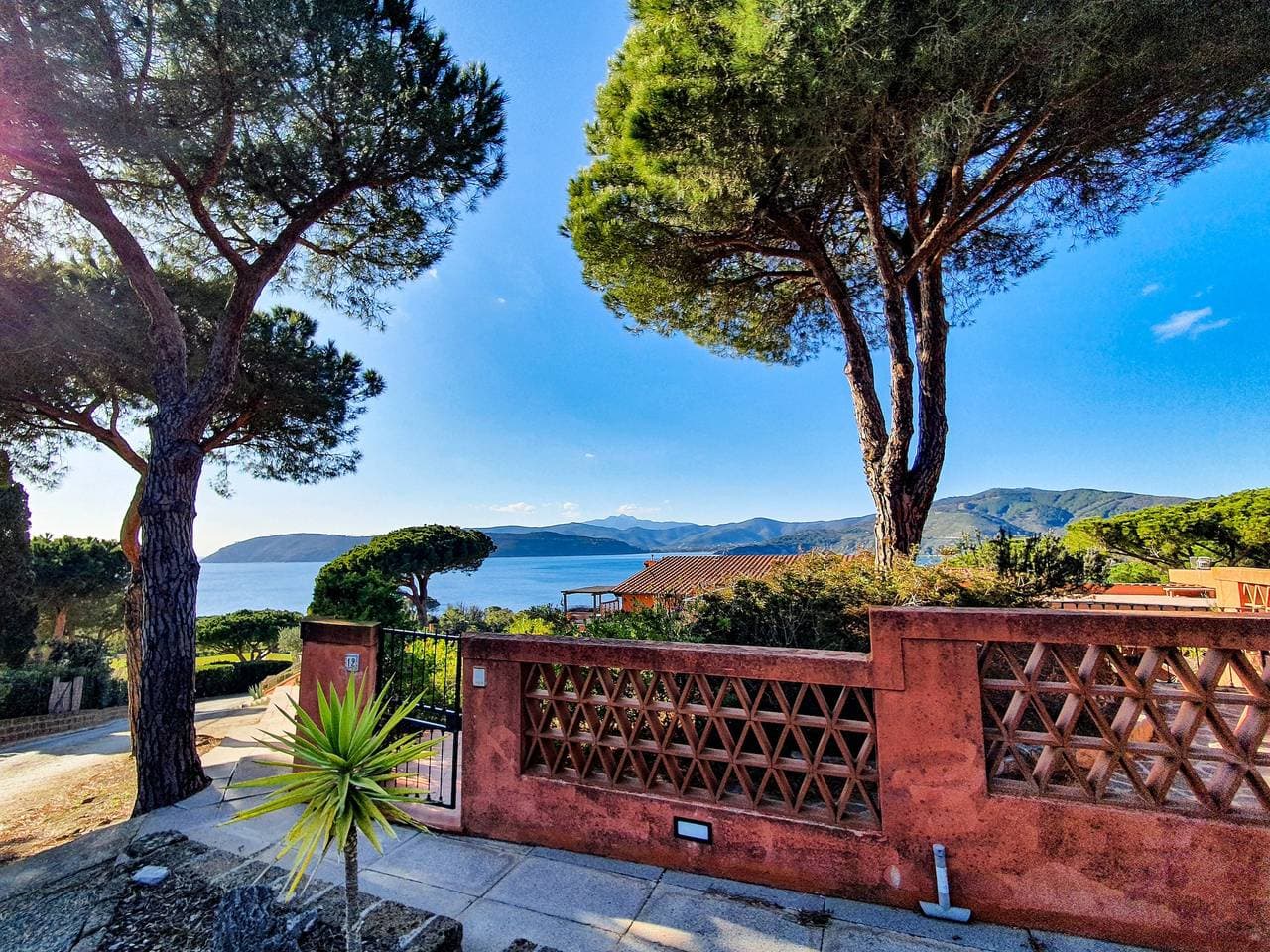 Foto 12 von 26: Apartment 'Casa Zuccale' mit Meerblick, Gemeinschaftspool und Terrassen
