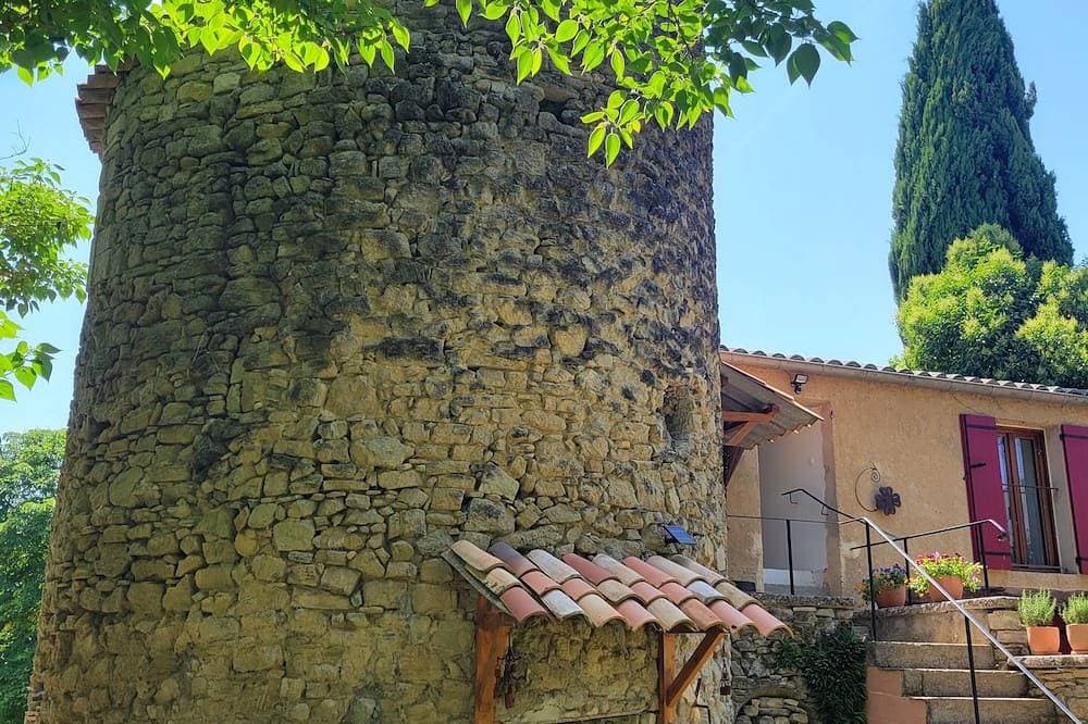 Foto 3 von 7: Unusual gîte for 2 people in a 17th century tower