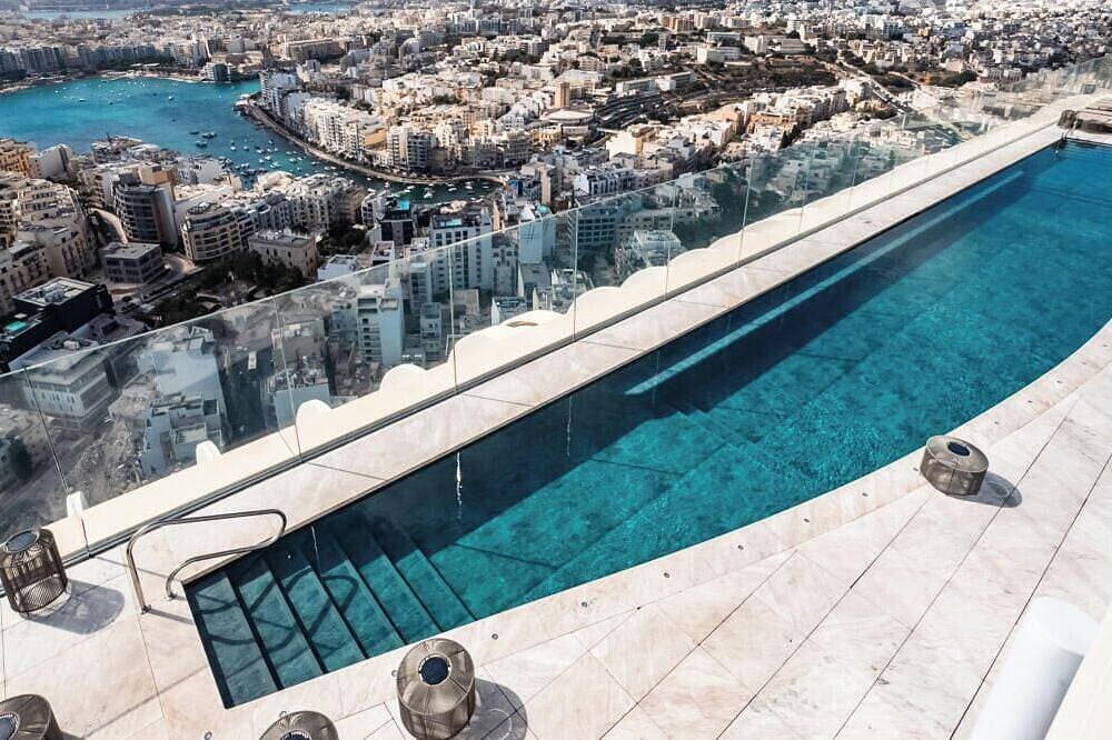 Mercury Tower Superb 1Br w/Rooftop Pool by ArcoCollection 1