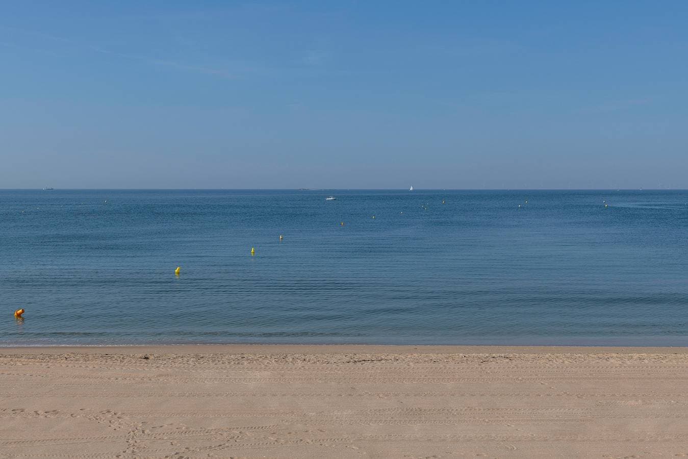 Foto 11 von 13: À 40m de la plage, pieds dans l'eau, studio pour 4