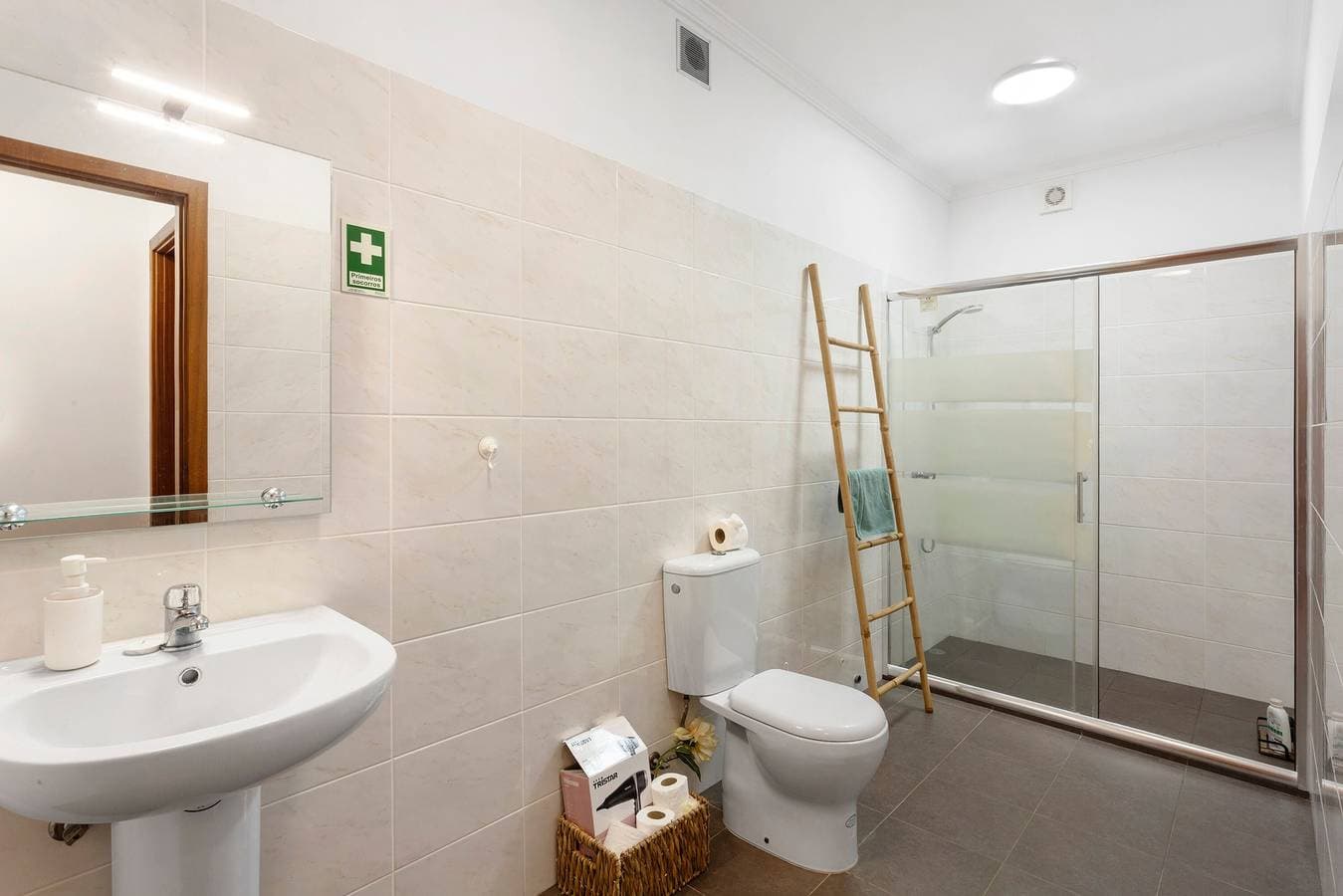 Foto 12 von 25: Ferienhaus 'Blissful Haven - Soulful Stays' mit Meerblick, privater Terrasse und WLAN