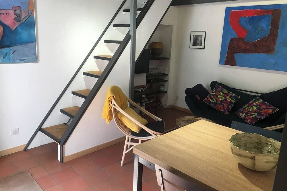 R de Village 1