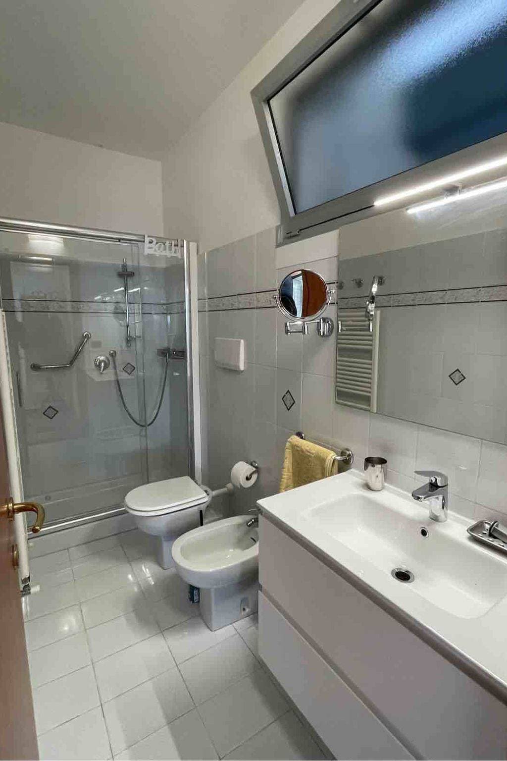 Foto 13 von 19: Junges Haus' Wohnung mit Wasserblick