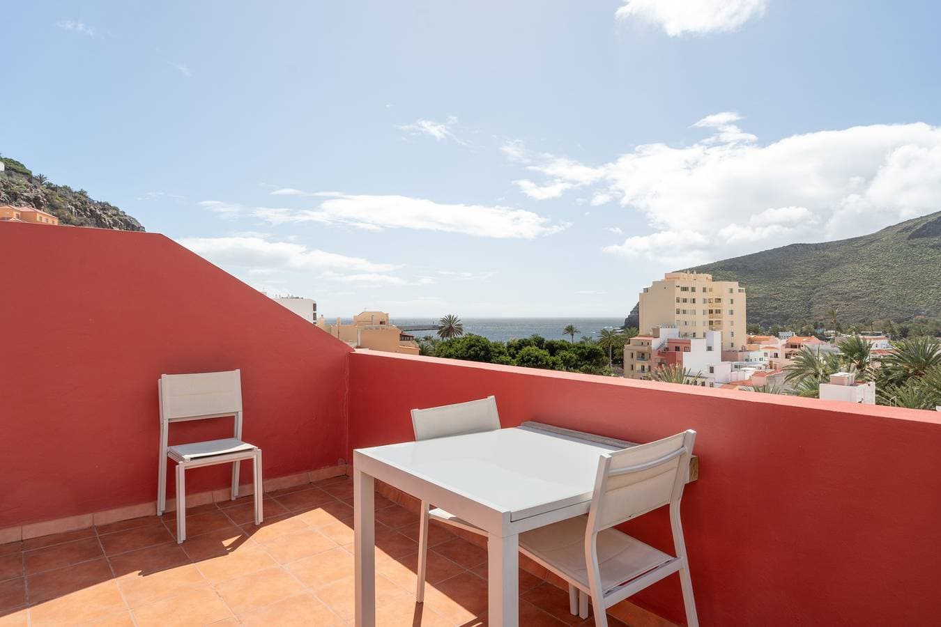 Foto 2 von 35: Casa Miramar 8 – Spektakuläre Terrasse mit Meer-, Stadt- und Bergblick