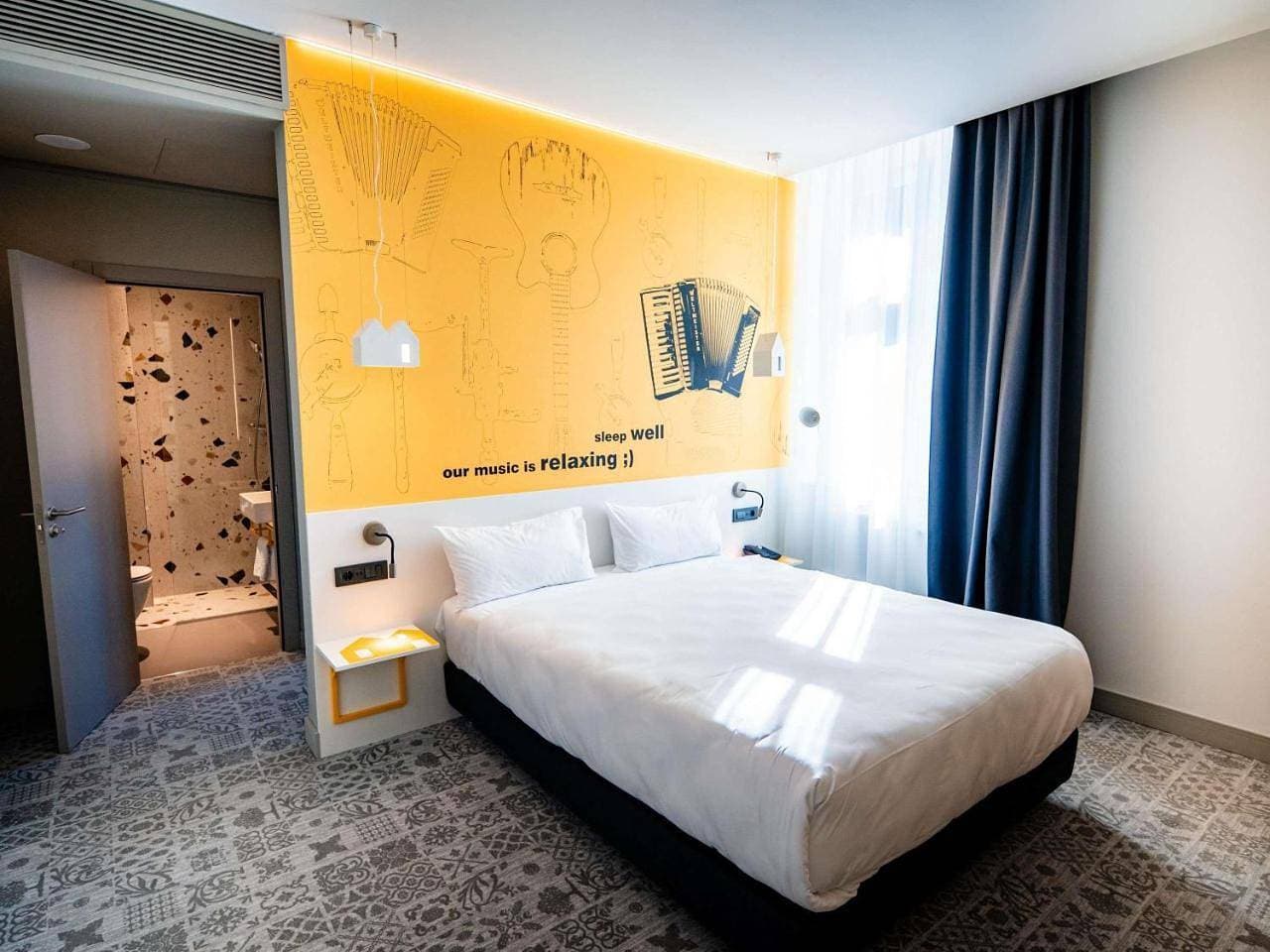 Foto 12 von 19: Family Suite with One Double Bed and Sofa Bed