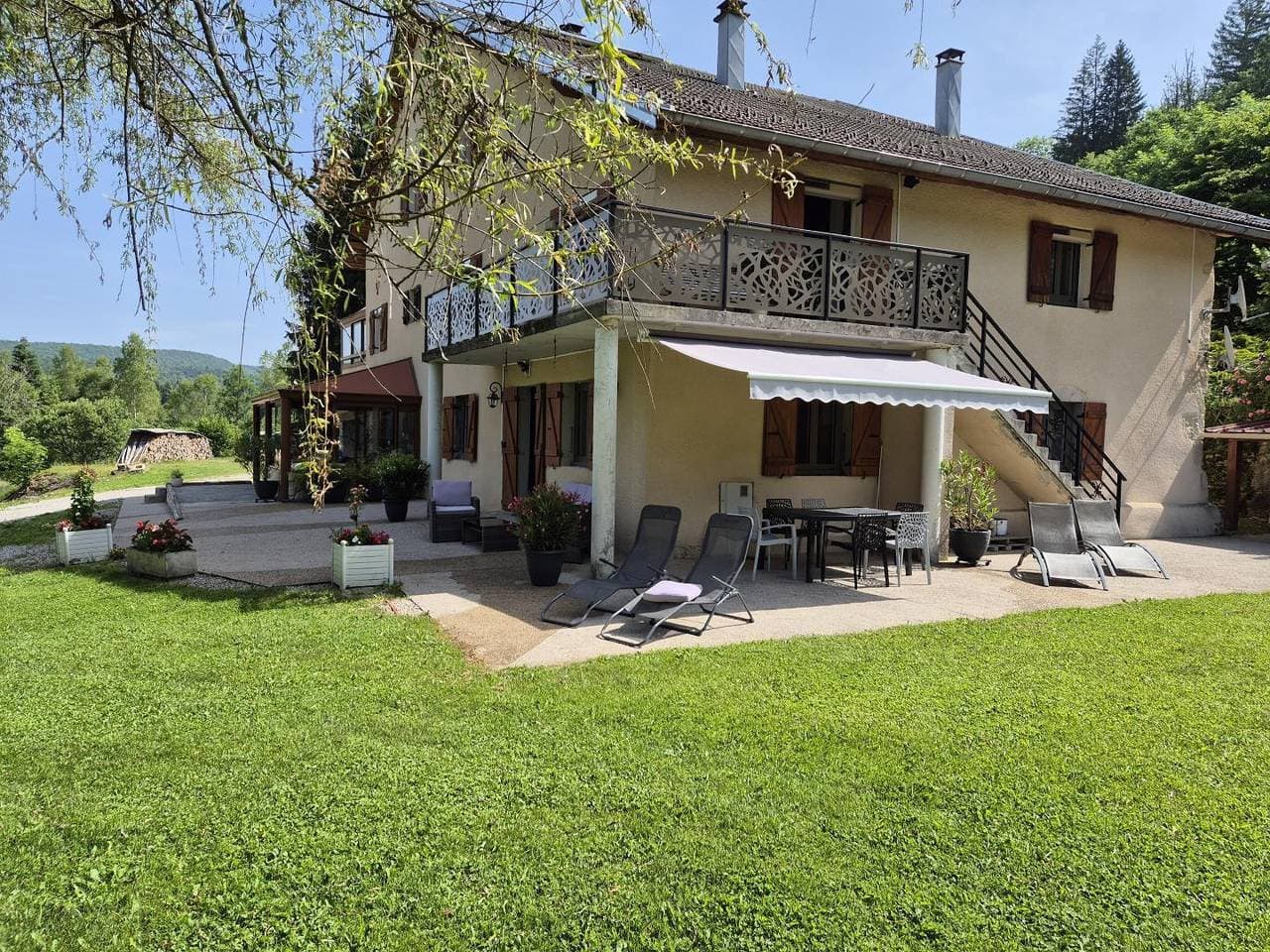 Foto 3 von 20: Gemütliche 90 qm große Wi-Fi Gite mit Garten und Kamin.