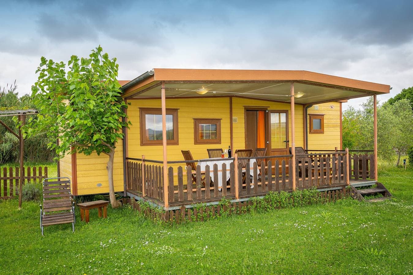 Foto 2 von 29: Bungalow 'Stella 2' mit Gemeinschaftspool, privater Terrasse und Klimaanlage