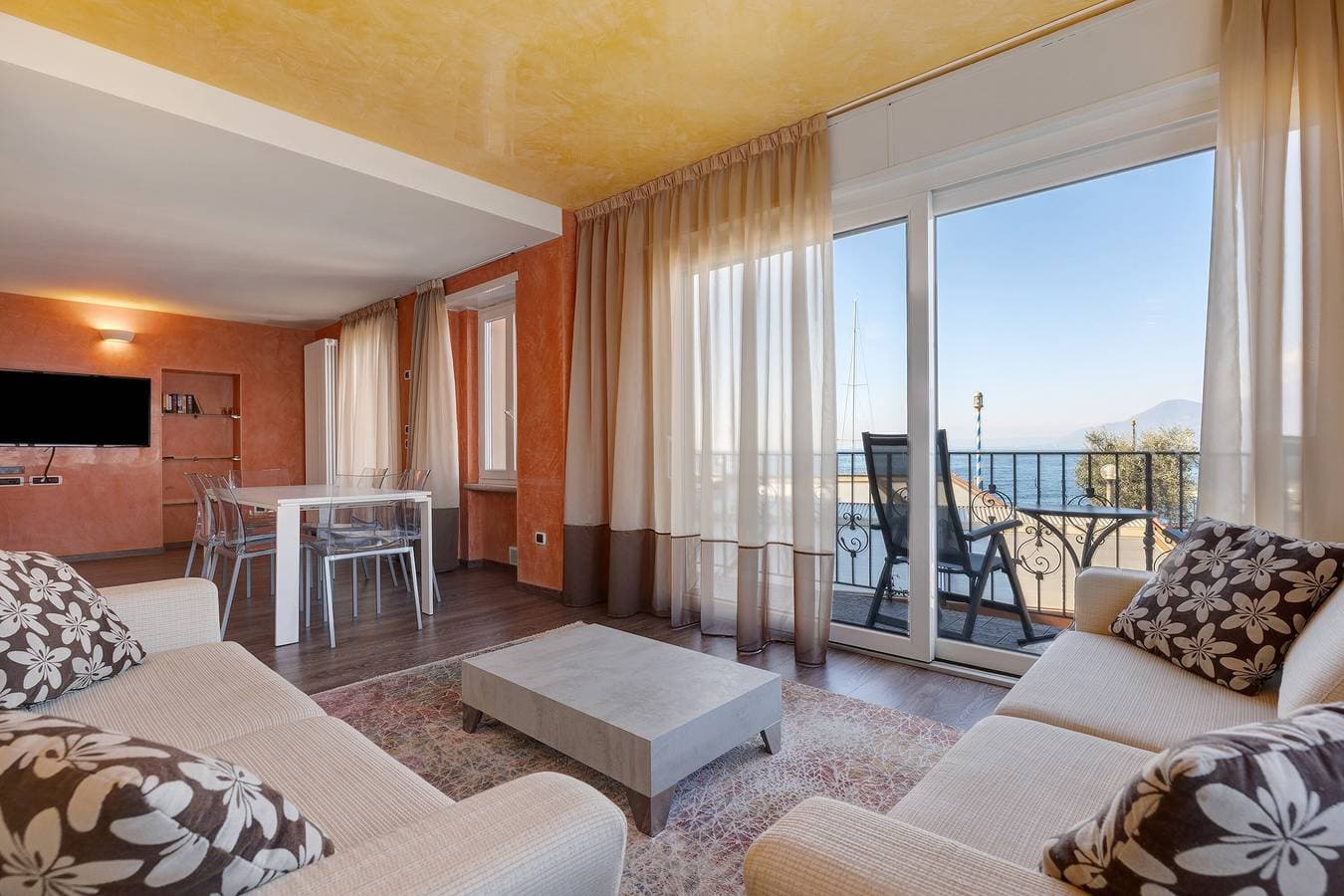 Foto 4 von 36: Ferienwohnung 'Bianca' mit Seeblick, Wi-Fi und Klimaanlage