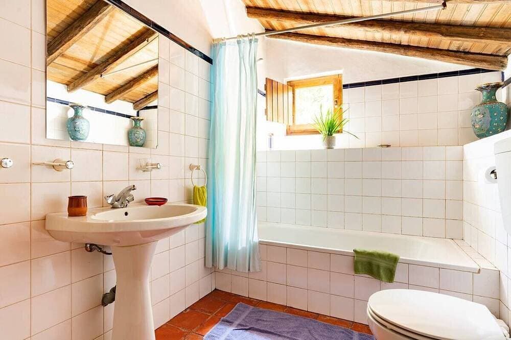 Foto 10 von 30: Traditionelle Bauernhütte mit Pool, in prachtvoller, ruhiger Lage