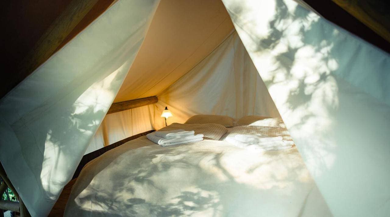 Foto 8 von 11: River Tent with Shared Bathroom