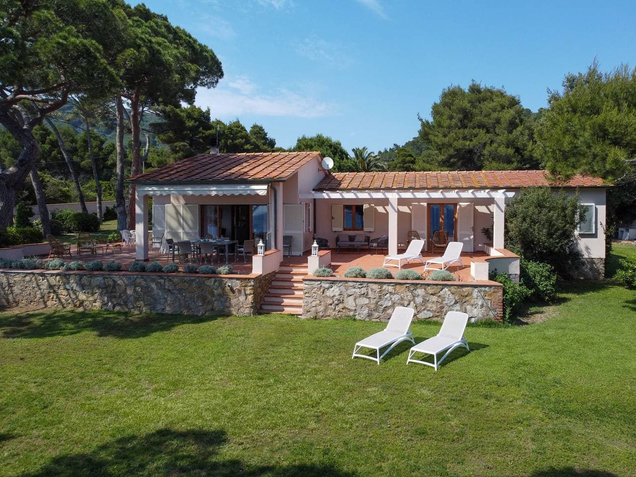 Foto 2 von 79: Villa für 12 Personen mit Garten