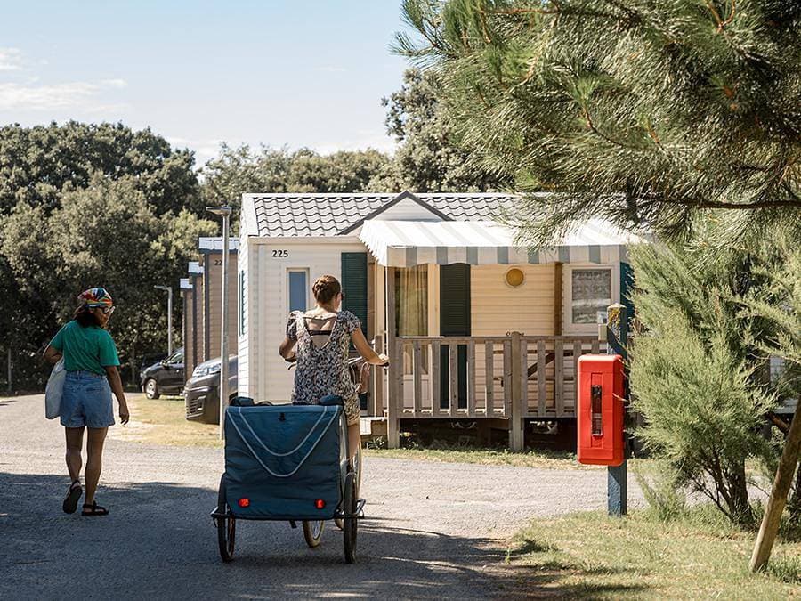 Foto 8 von 32: Camping Les Flots-Atlantique Village 2  - Bungalowzelt 4 personen - Coco Sweet| Ungewöhnlich