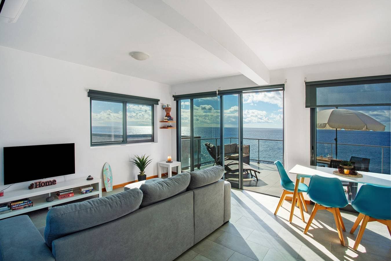 Foto 7 von 43: Ferienwohnung 'The Wave House - Two Bedroom' mit Meerblick, Wi-Fi und Klimaanlage