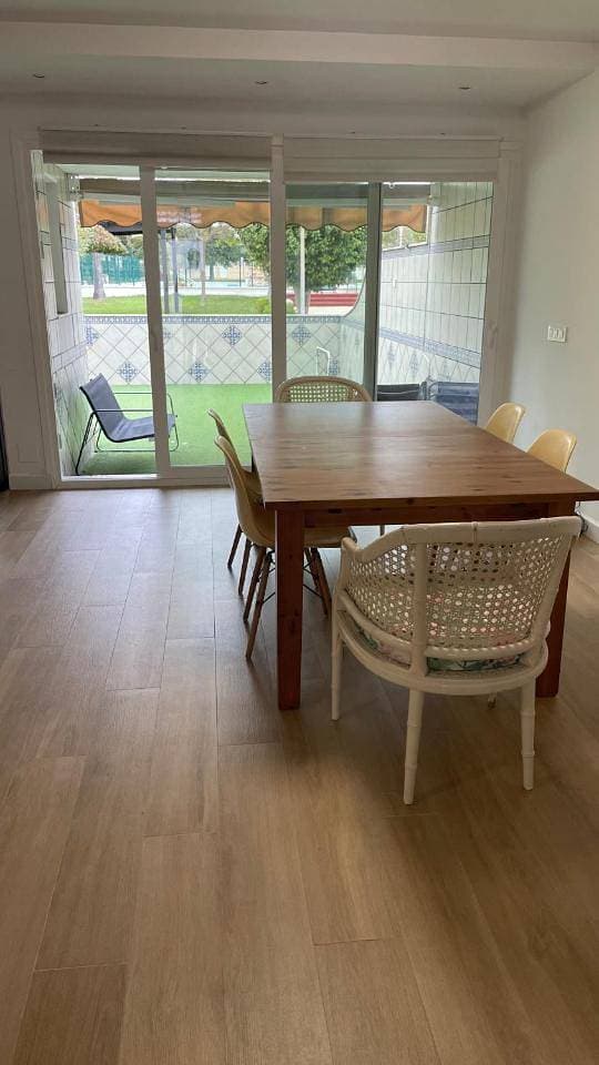 Foto 7 von 23: Three-Bedroom House