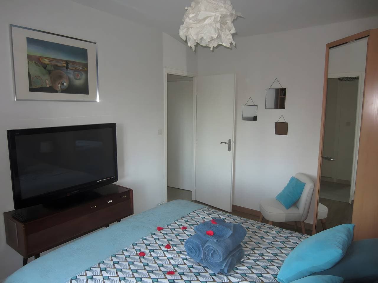 Foto 9 von 30: Gästezimmer „Balnéo Spa Cœur À Cœur“ mit privatem Pool, WLAN und Klimaanlage