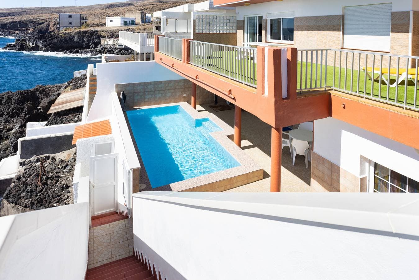 Foto 2 von 61: Villa mit Traum-Meerblick und mit  beheizbarem Pool