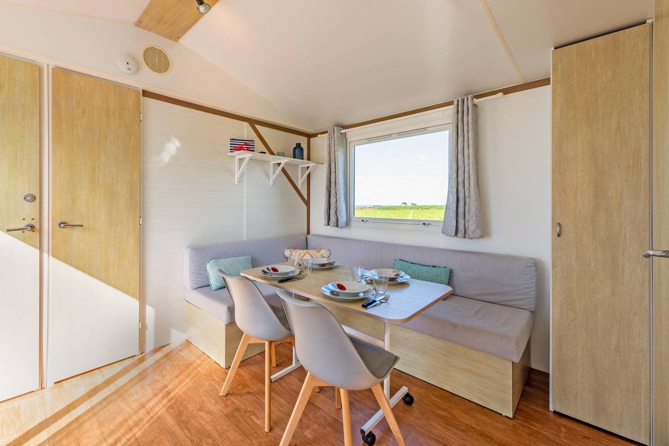 Foto 6 von 24: Mobilheim 'Ty Reuniou' mit Meerblick, privater Terrasse und eigenem Garten