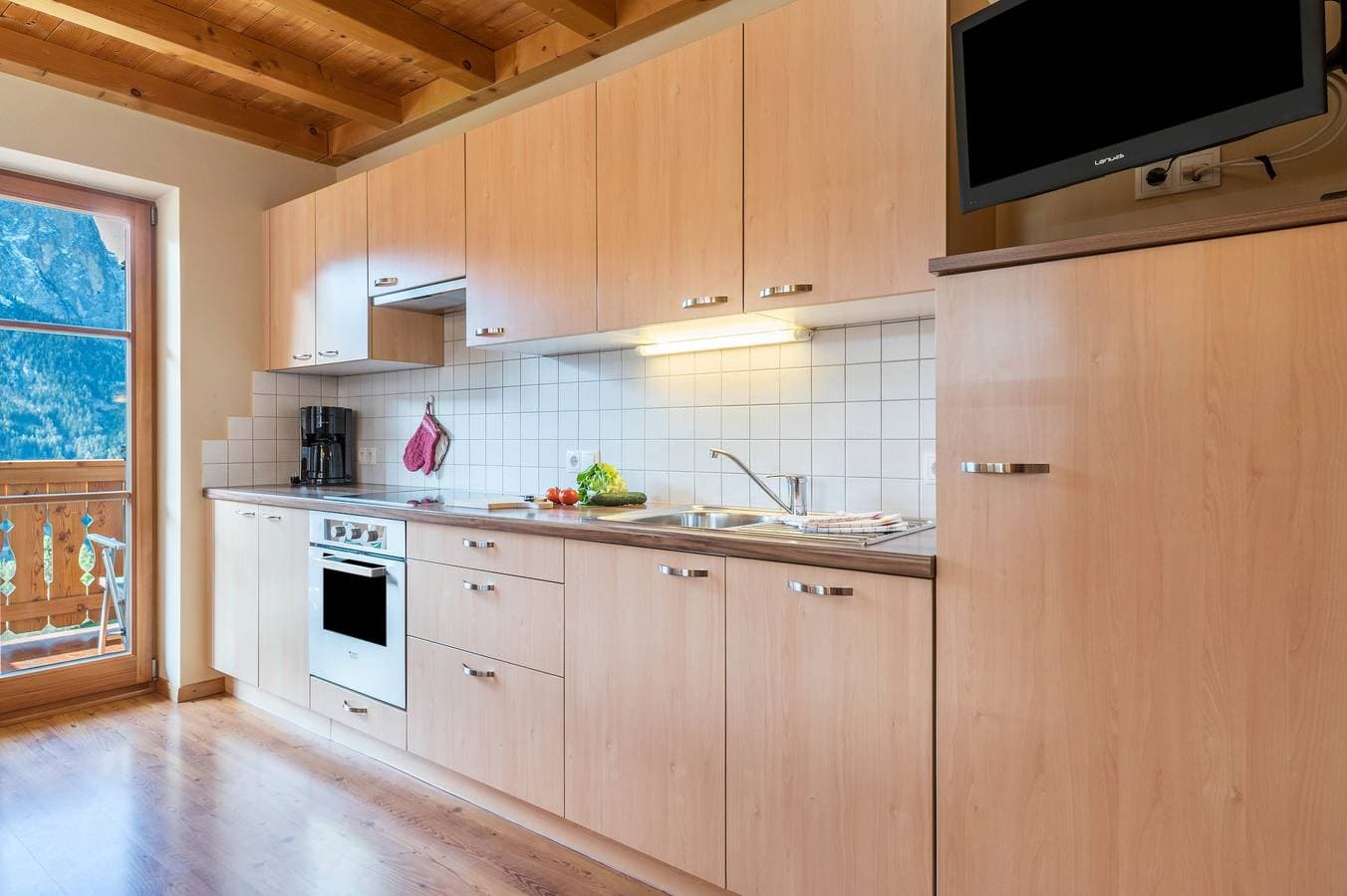 Foto 13 von 37: Ferienwohnung 'Ronsolhof Schlern' mit Bergblick, Gemeinschaftsgarten und WLAN