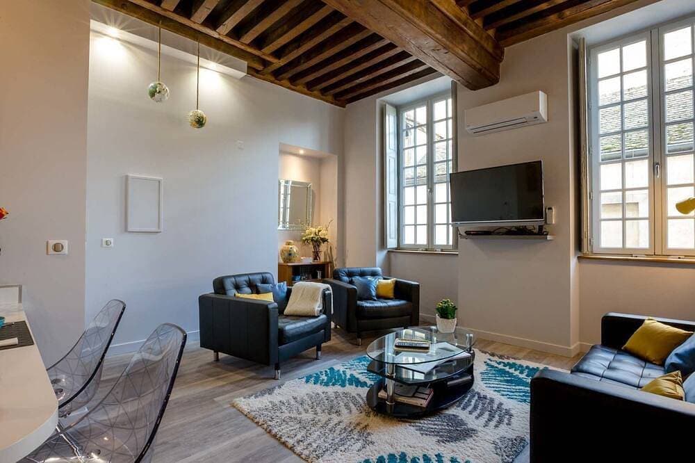 Foto 9 von 22: Beaune Allerey-Apartment-Eigenes Badezimmer-Stadtblick