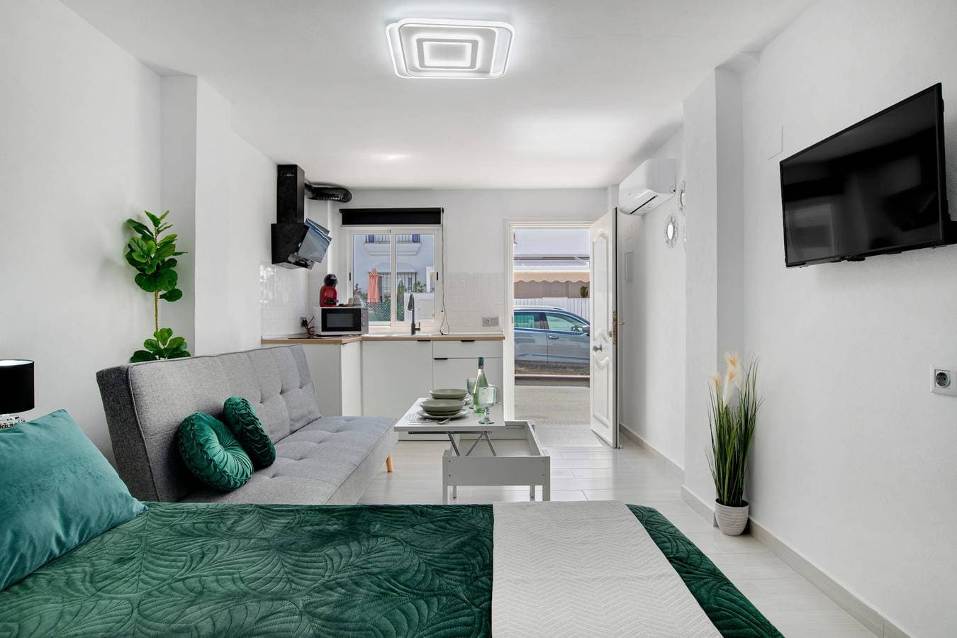 Foto 7 von 25: Einzimmerapartment 'Loft Marina' mit Gemeinschaftspool, WLAN und Klimaanlage