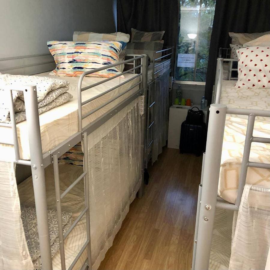 Female dorm- Femme dortoir Paris 8pm-10am 1