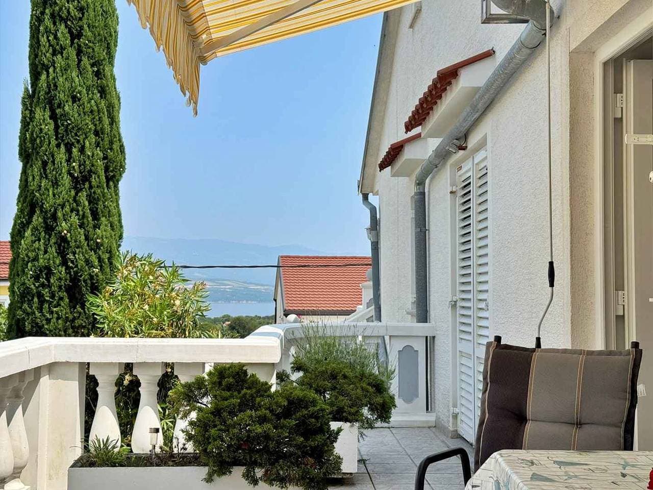 Foto 5 von 27: Ferienwohnung mit Klimaanlage und Balkon