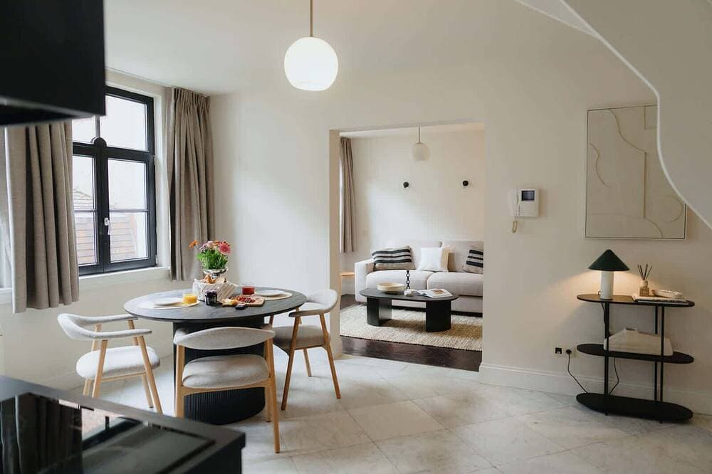 Stylish Duplex Getaway in the Heart of Antwerp 1